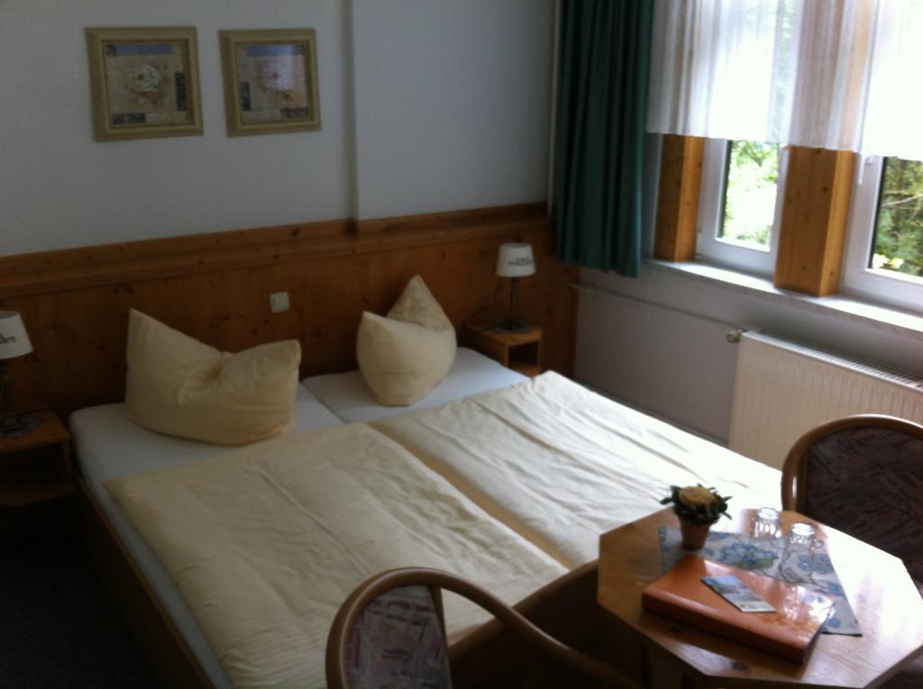 Pension Tannenrausch Friedrichroda Room photo
